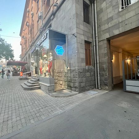 Galaxy Inn Luxury Hostel In Center Ereván Exterior foto